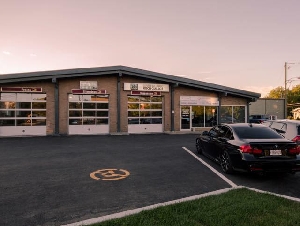 LE CENTRE DE L’AUTO ROCH GUILLOT Quebec City, Canada
